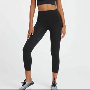 SPANX Look At Me Now Cropped Seamless Leaggins